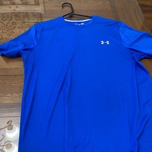 Under armour loose heat gear t shirt